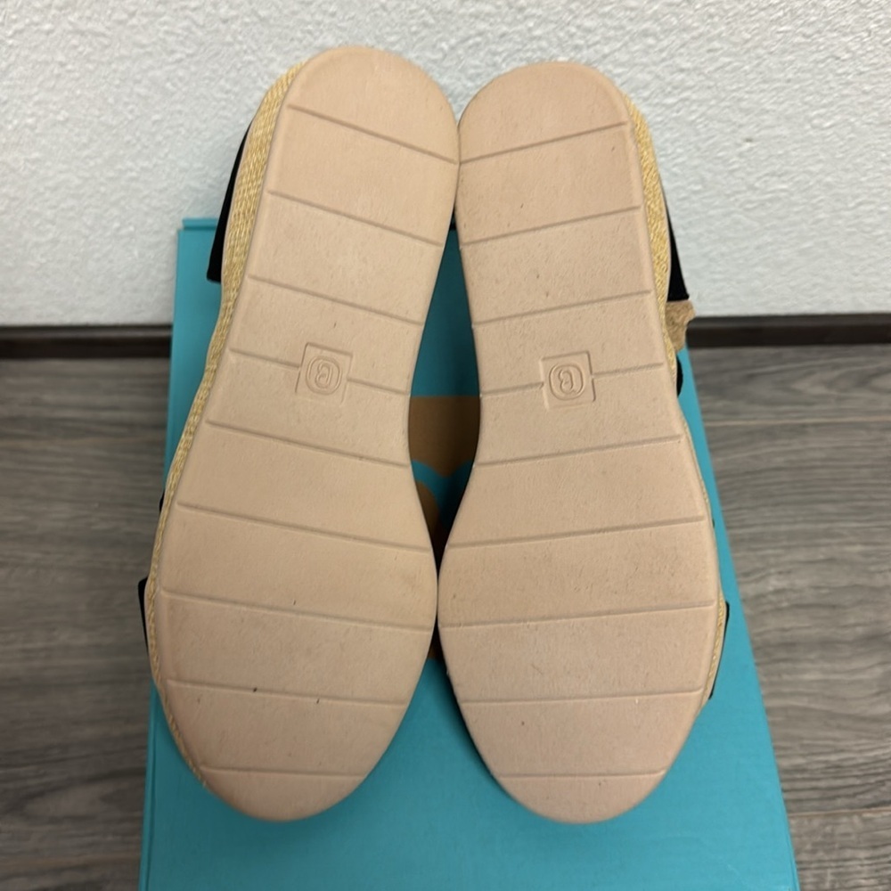 Bzees Bali Sand Wedge Sandal - Picture 4 of 8